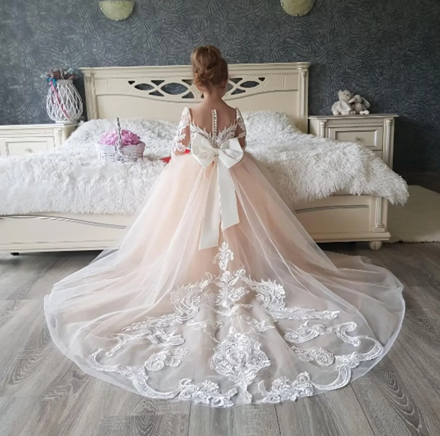 BOLENSYE Lace Long Sleeve Flower Girls Dress for Wedding Puffy Tulle Crew Neck Pageant Prom Ball Gown with Bow